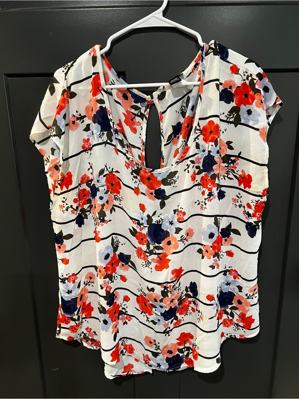 torrid White Floral Stripe Short Sleeve Top with Red & Navy Flowers
